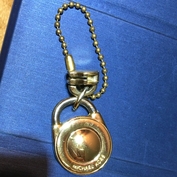 MICHAEL KORS GOLD TONE EMBOSSED LOCK CHARM BALLCHAIN KEY FOB KEYCHAIN HANGTAG - Picture 5 of 6